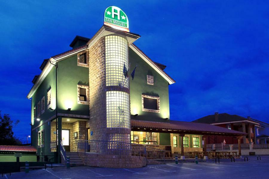 Hotel San Miguel De La Barreda à Siero Extérieur photo